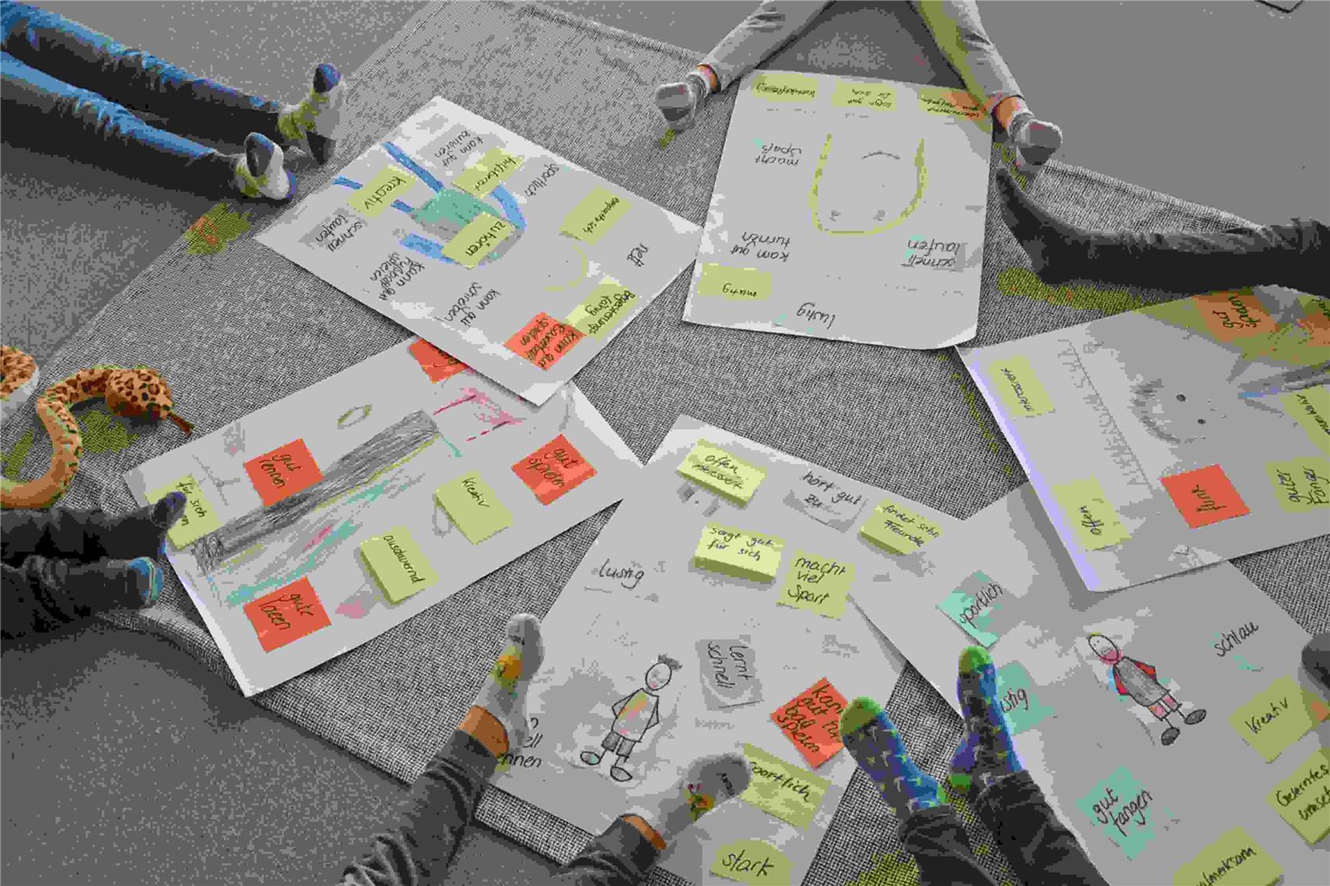 Plakate von Kindern im Kurs Nicht von schlechten Eltern